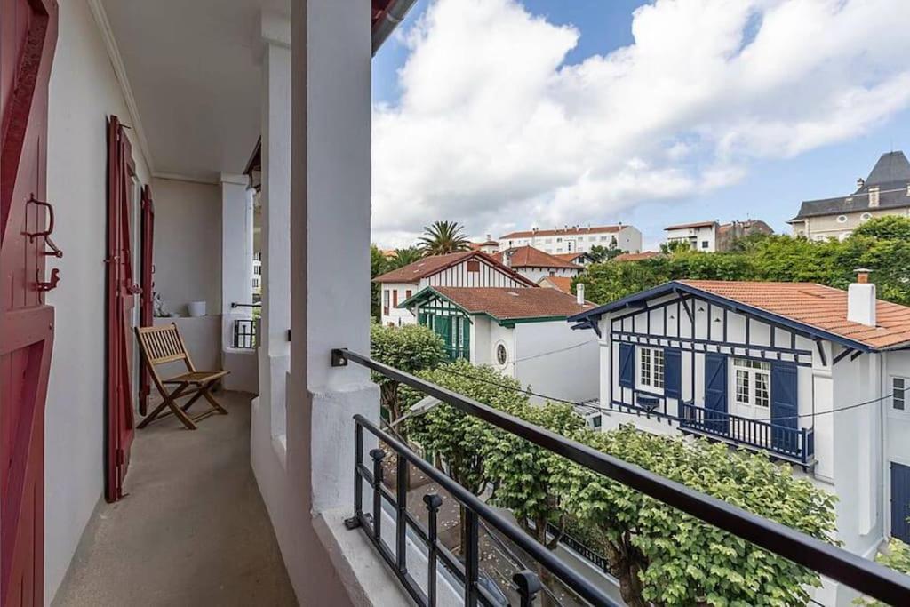דירות Exceptionnel 3 Pieces Art Deco En Dernier Etage Avec Garage Prive Centre ביאריץ מראה חיצוני תמונה
