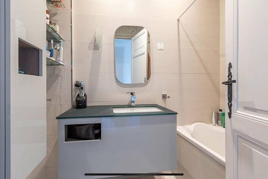 דירות Exceptionnel 3 Pieces Art Deco En Dernier Etage Avec Garage Prive Centre ביאריץ מראה חיצוני תמונה